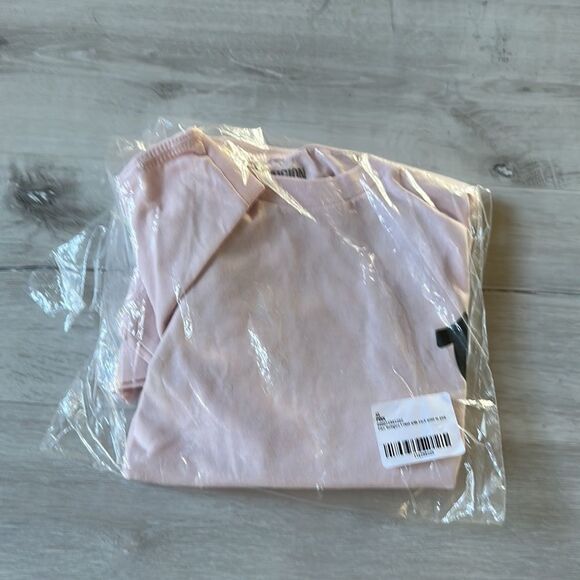 True Religion Tee-Shirt With Back Print In Back XL  Pale Pink NWT IN PACKAGING - Picture 3 of 5